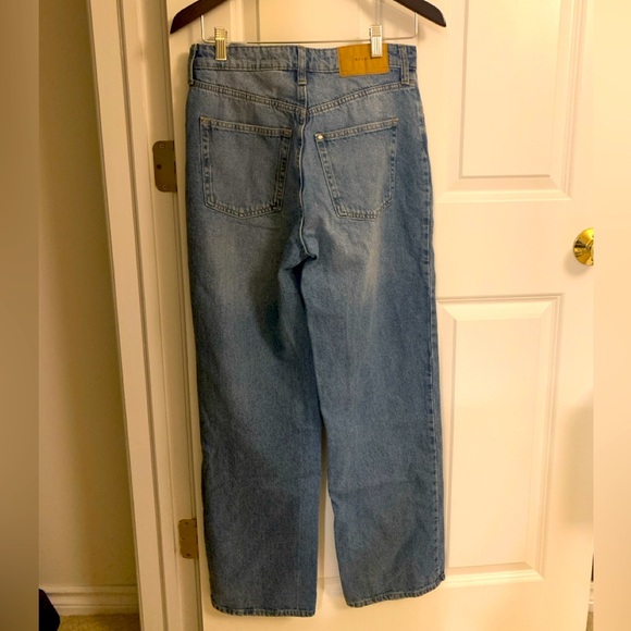 H&M High-Waisted Straight Leg Jean - Picture 2 of 3